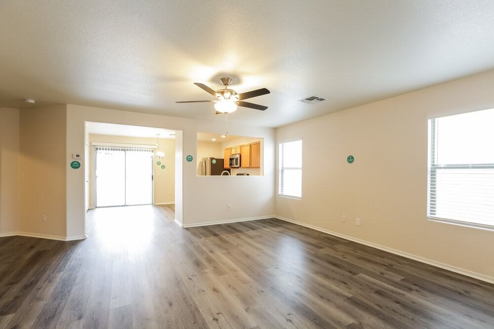 9004 S 4th St - Photo 4 of 16