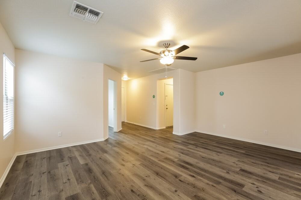 9004 S 4th St - Photo 5 of 16