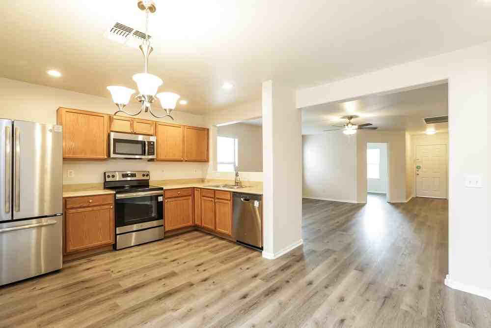 9004 S 4th St - Photo 6 of 16