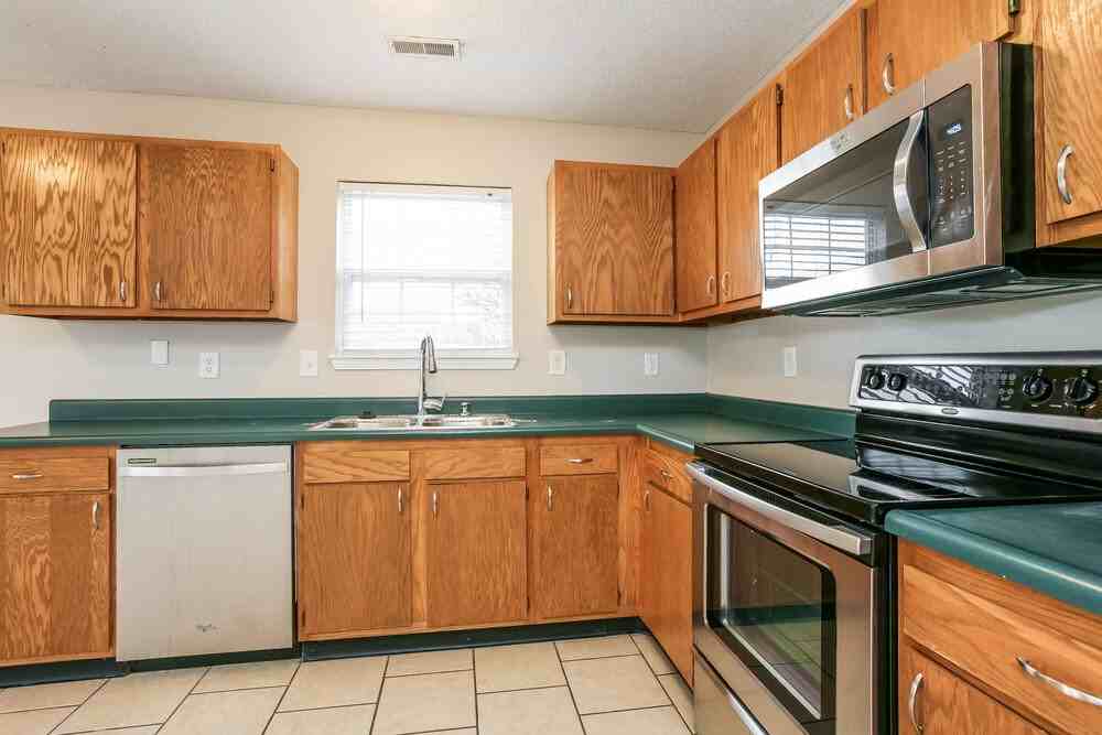 9796 Thomas Ln - Photo 5 of 15