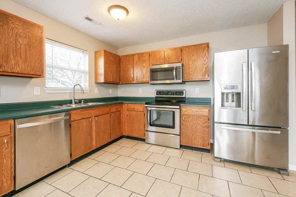 9796 Thomas Ln - Photo 6 of 15
