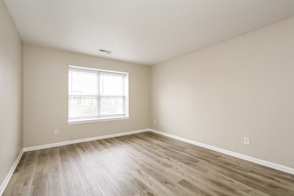 9796 Thomas Ln - Photo 7 of 15