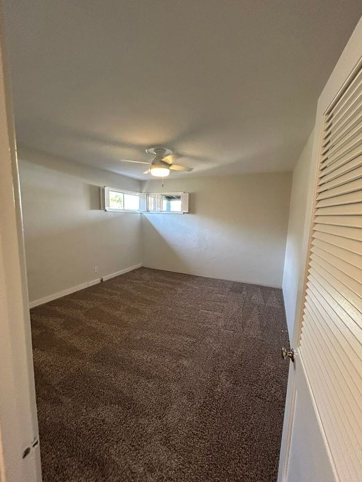 5544 N 10th Ave - Photo 4 of 22