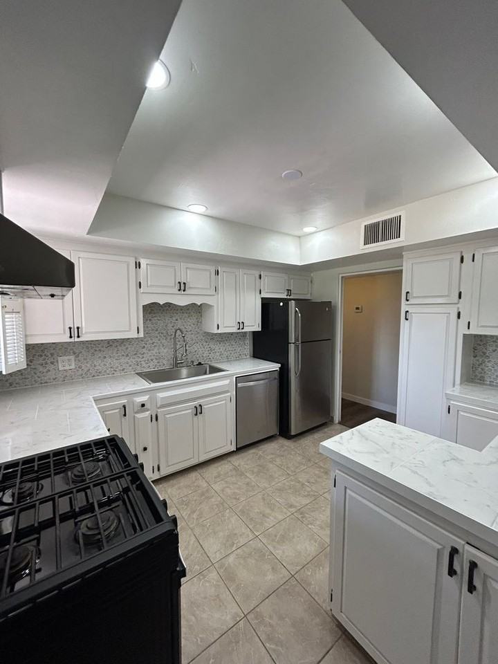 5544 N 10th Ave - Photo 5 of 22