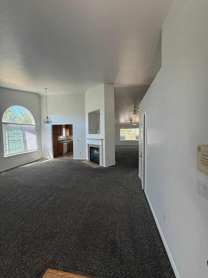 2505 Nimbus Ct - Photo 2 of 26