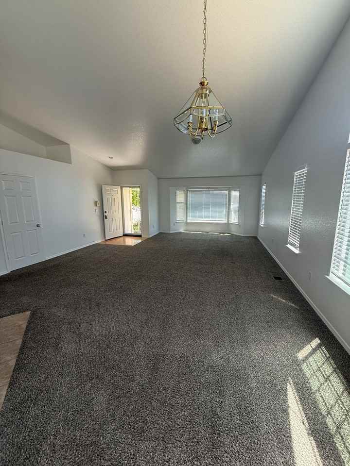 2505 Nimbus Ct - Photo 5 of 26