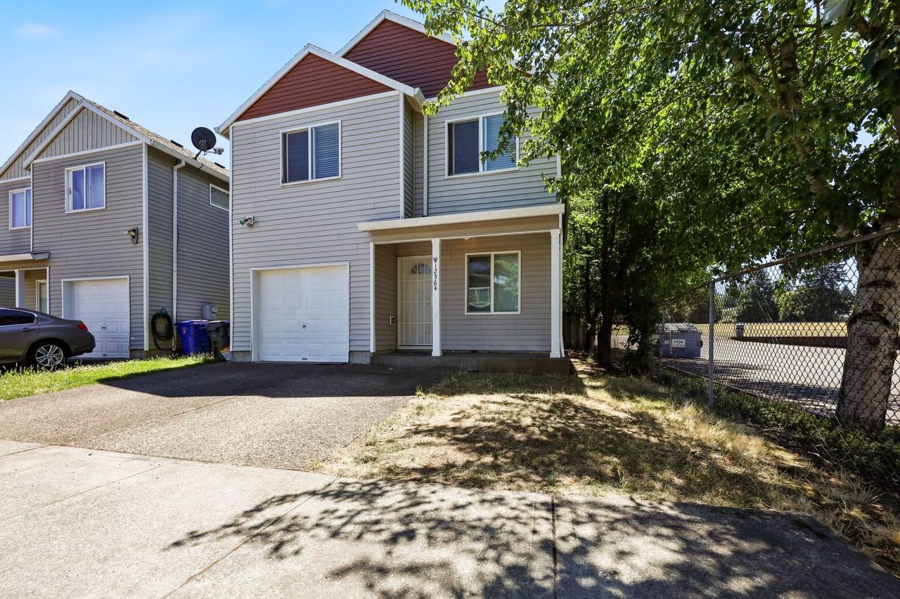 12564 Se Ramona St - Photo 2 of 41