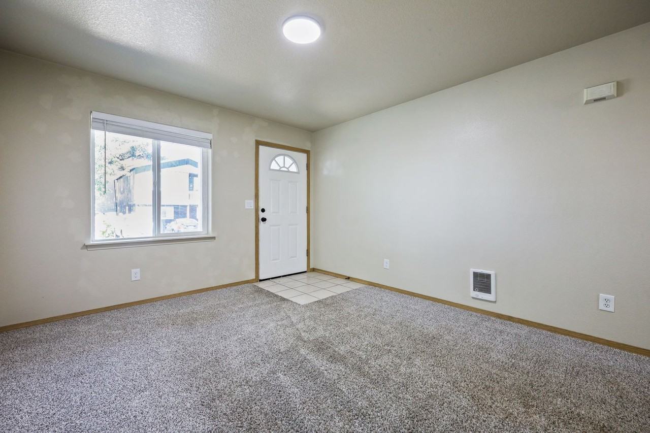 12564 Se Ramona St - Photo 3 of 41