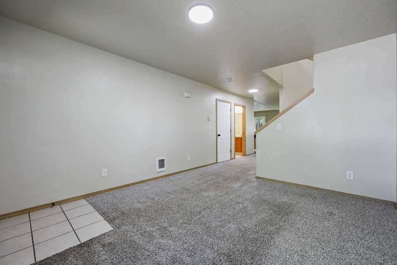 12564 Se Ramona St - Photo 4 of 41