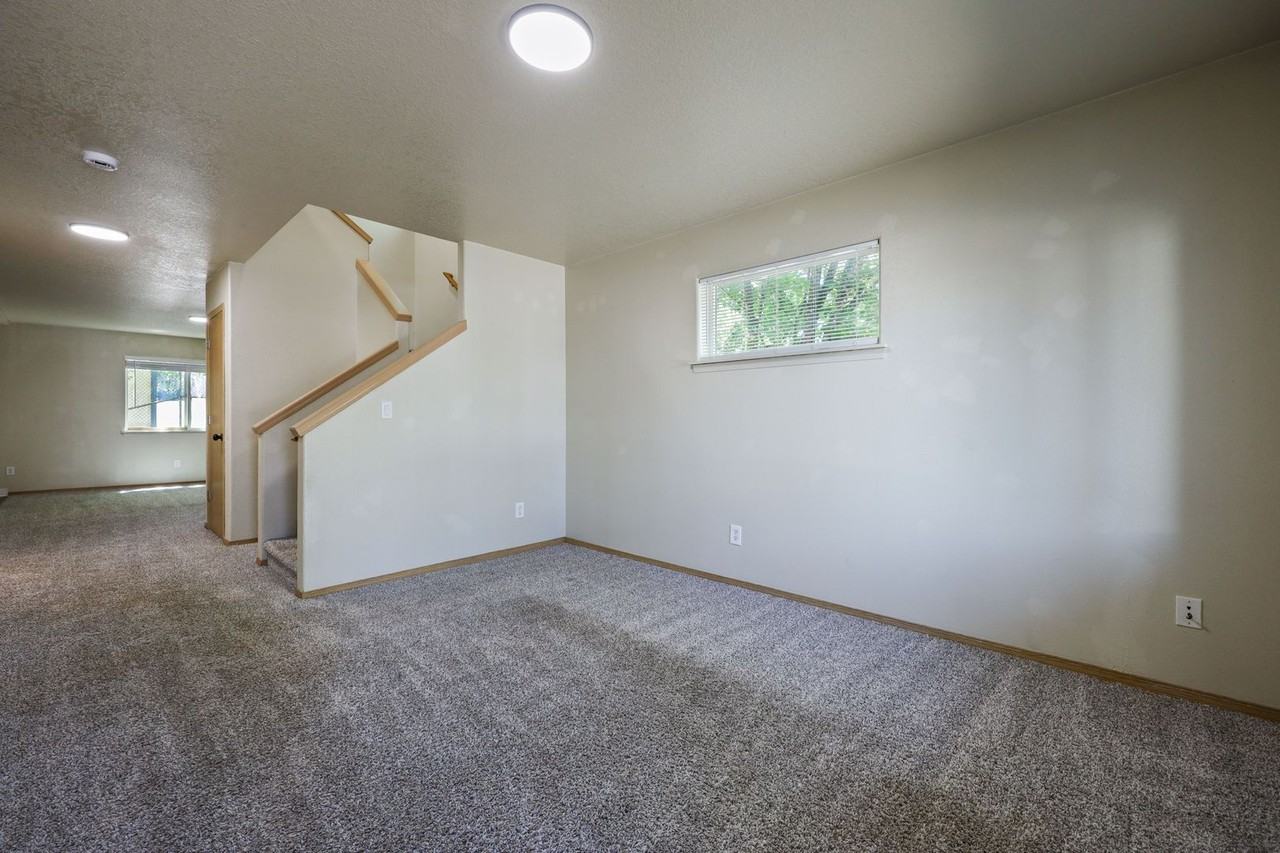 12564 Se Ramona St - Photo 5 of 41