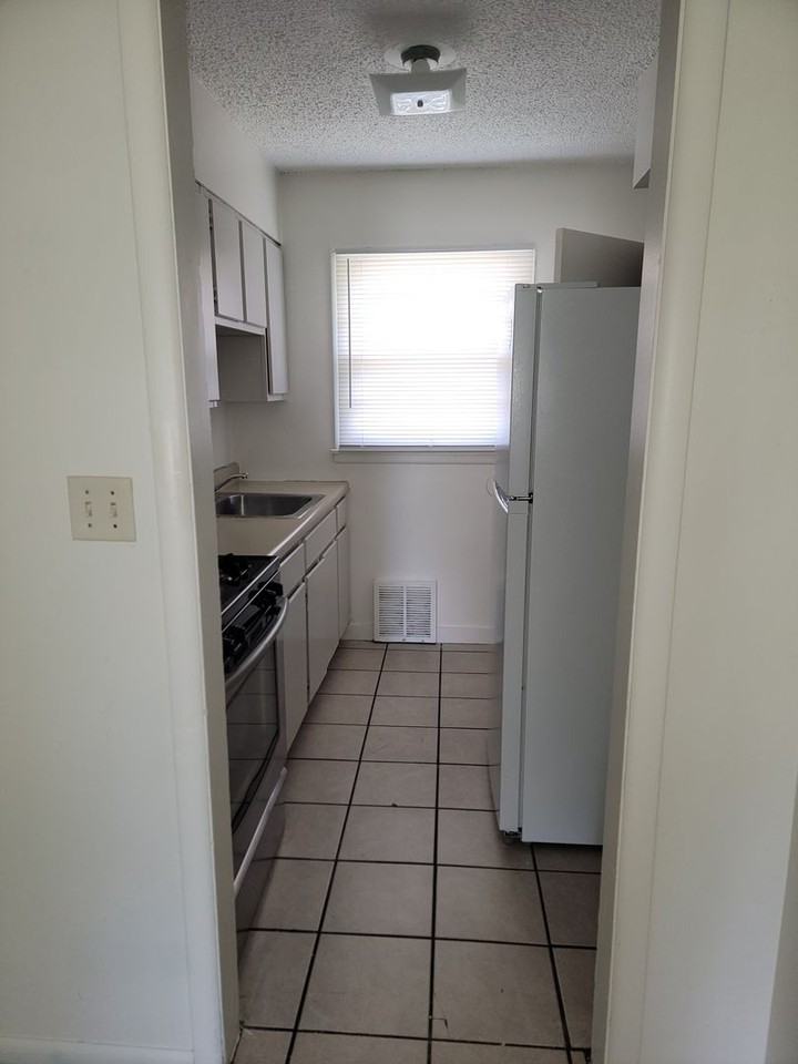 4501 E Linwood Blvd - Photo 2 of 5