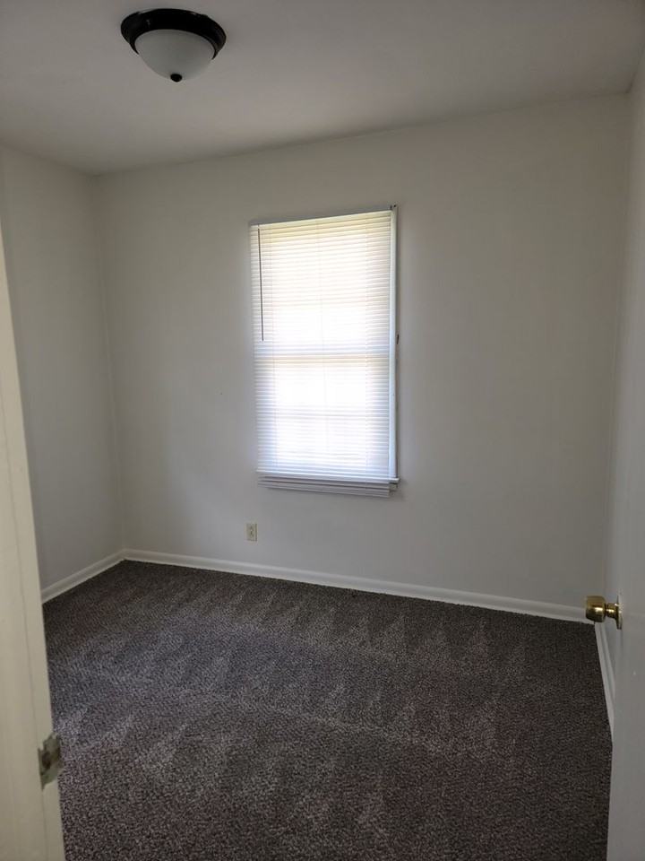 4501 E Linwood Blvd - Photo 3 of 5