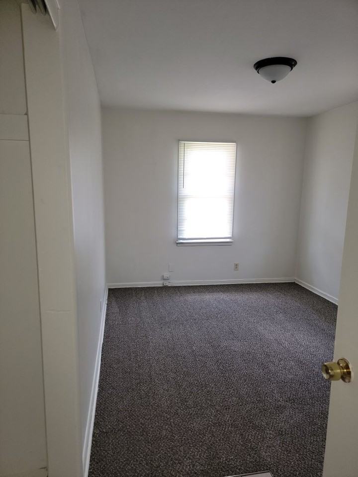 4501 E Linwood Blvd - Photo 4 of 5