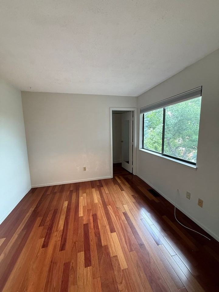 1230 Searchlite Ct - Photo 4 of 15