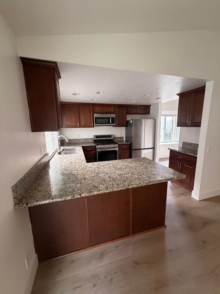 169 Ely St - Photo 3 of 16
