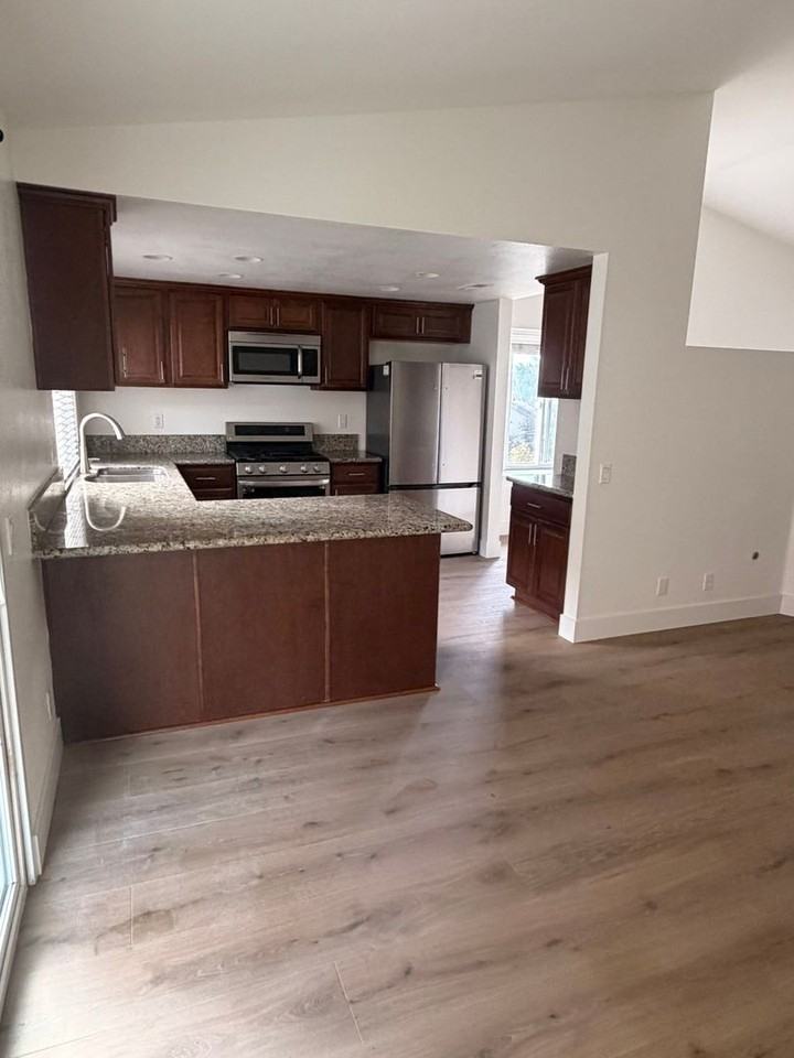169 Ely St - Photo 7 of 16
