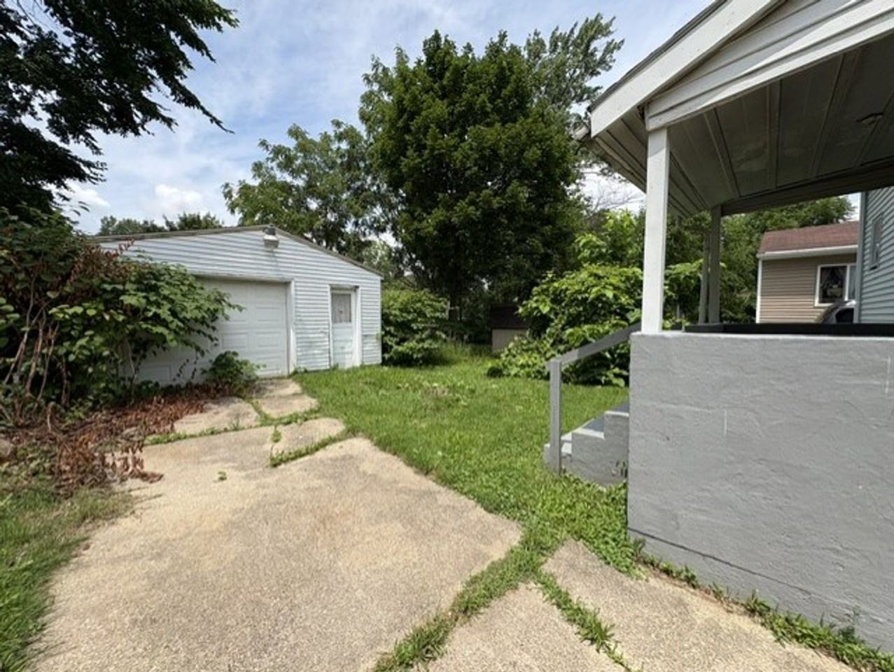 668 Roscoe Ave - Photo 2 of 11