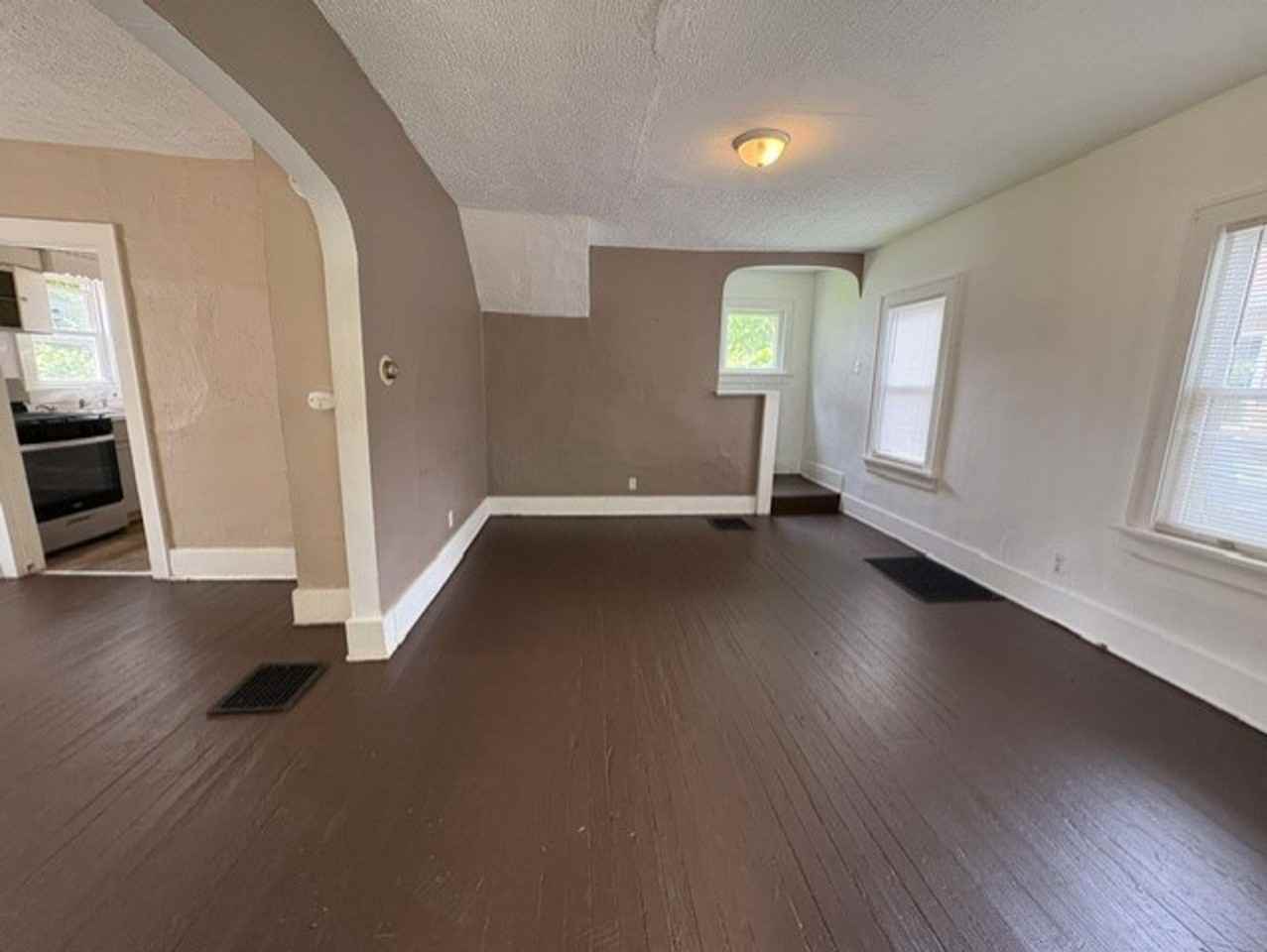 668 Roscoe Ave - Photo 3 of 11