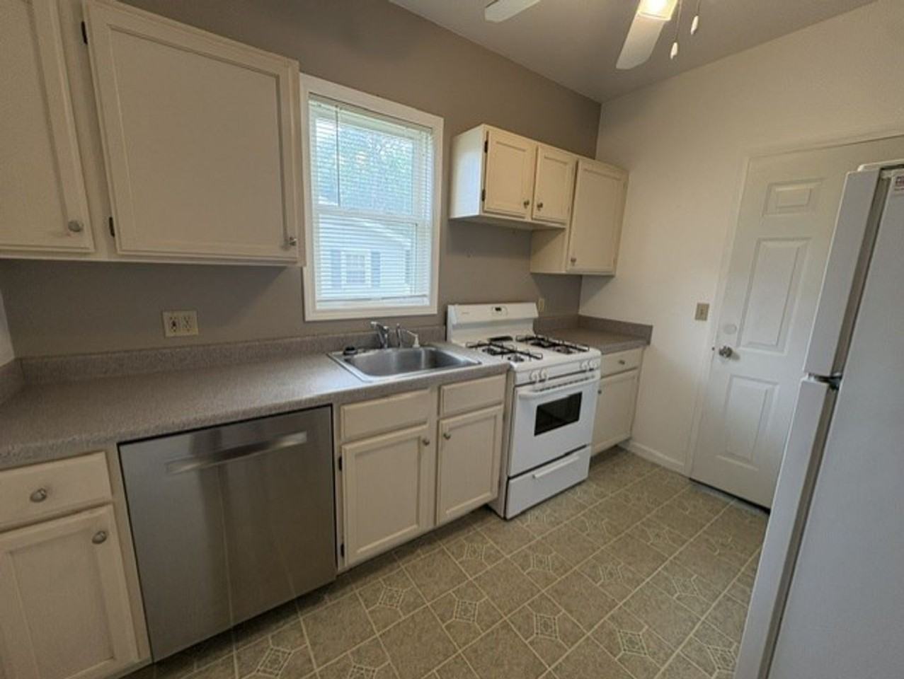 631 Viewpoint Ave - Photo 5 of 10