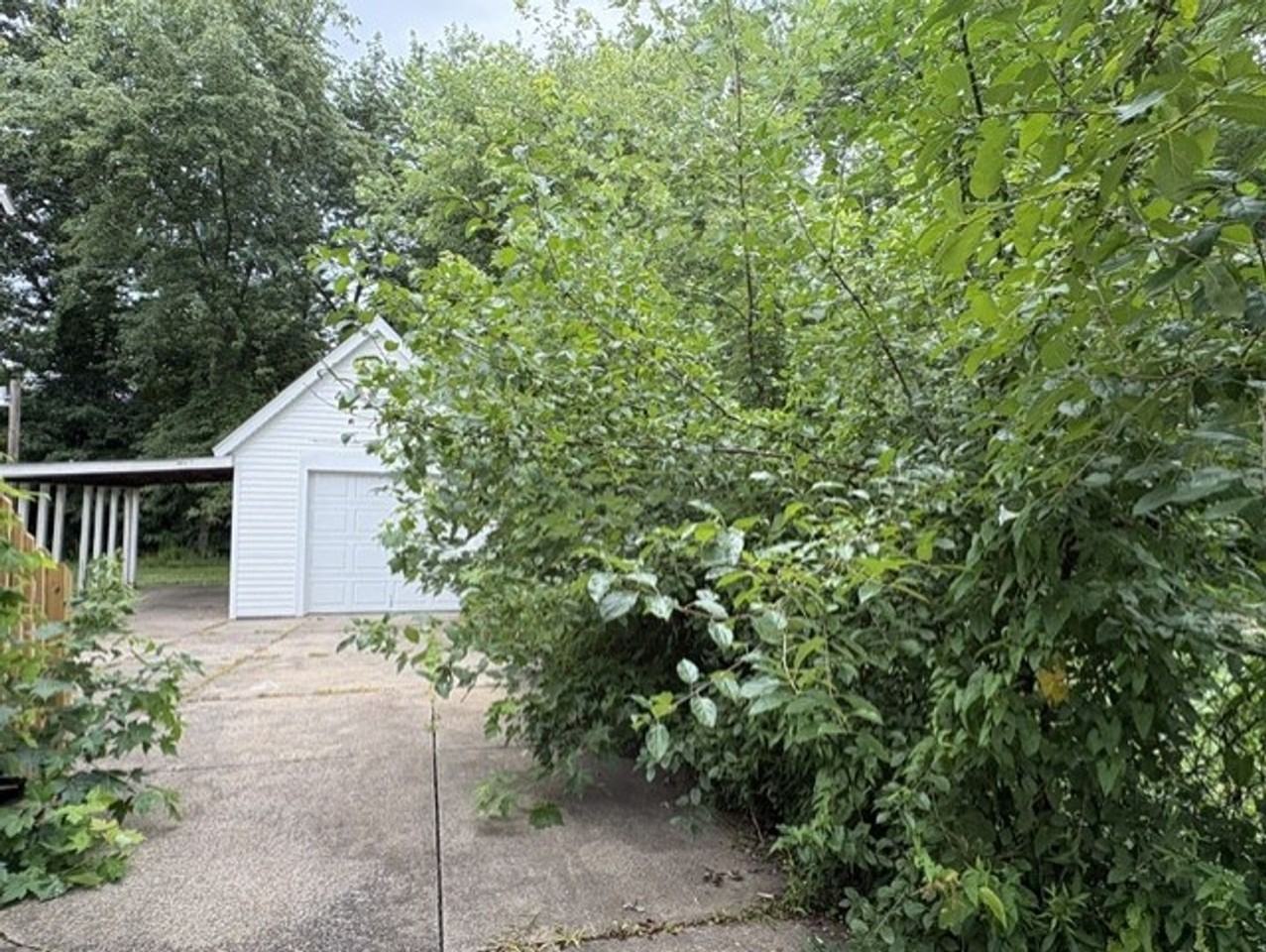 586 Madison Ave - Photo 2 of 16