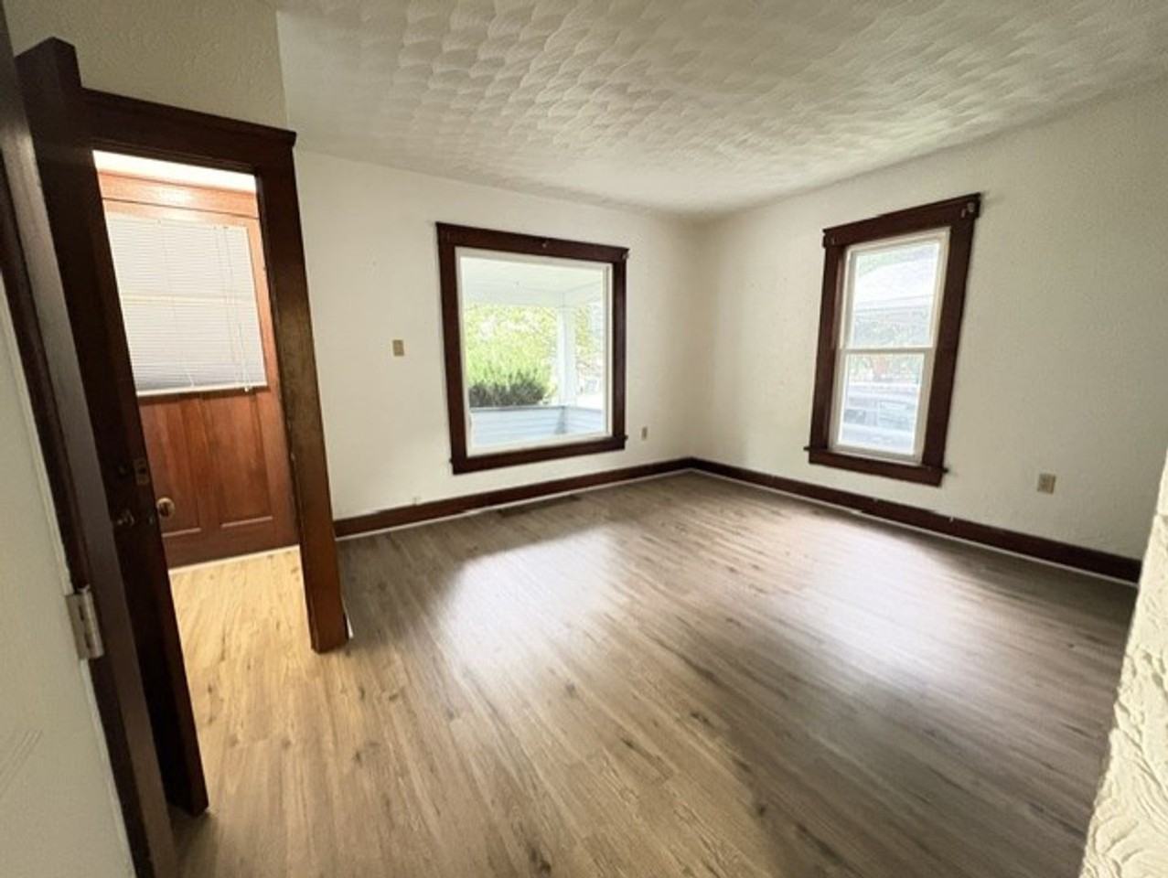 586 Madison Ave - Photo 3 of 16