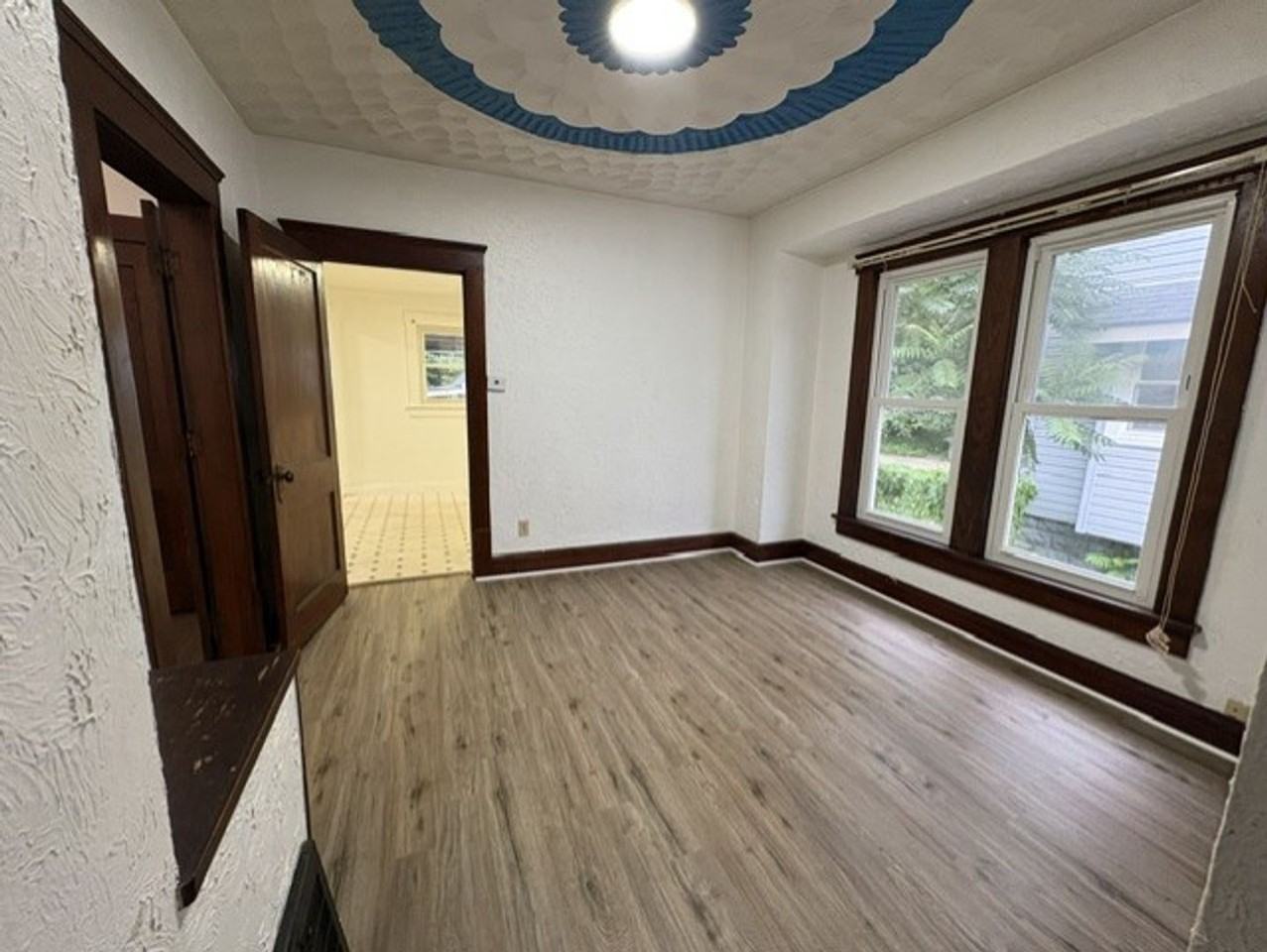 586 Madison Ave - Photo 4 of 16