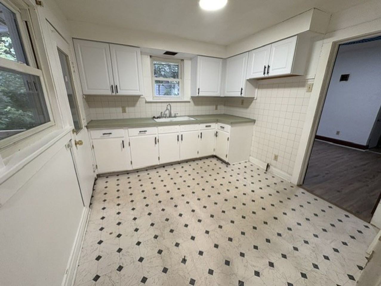 586 Madison Ave - Photo 5 of 16
