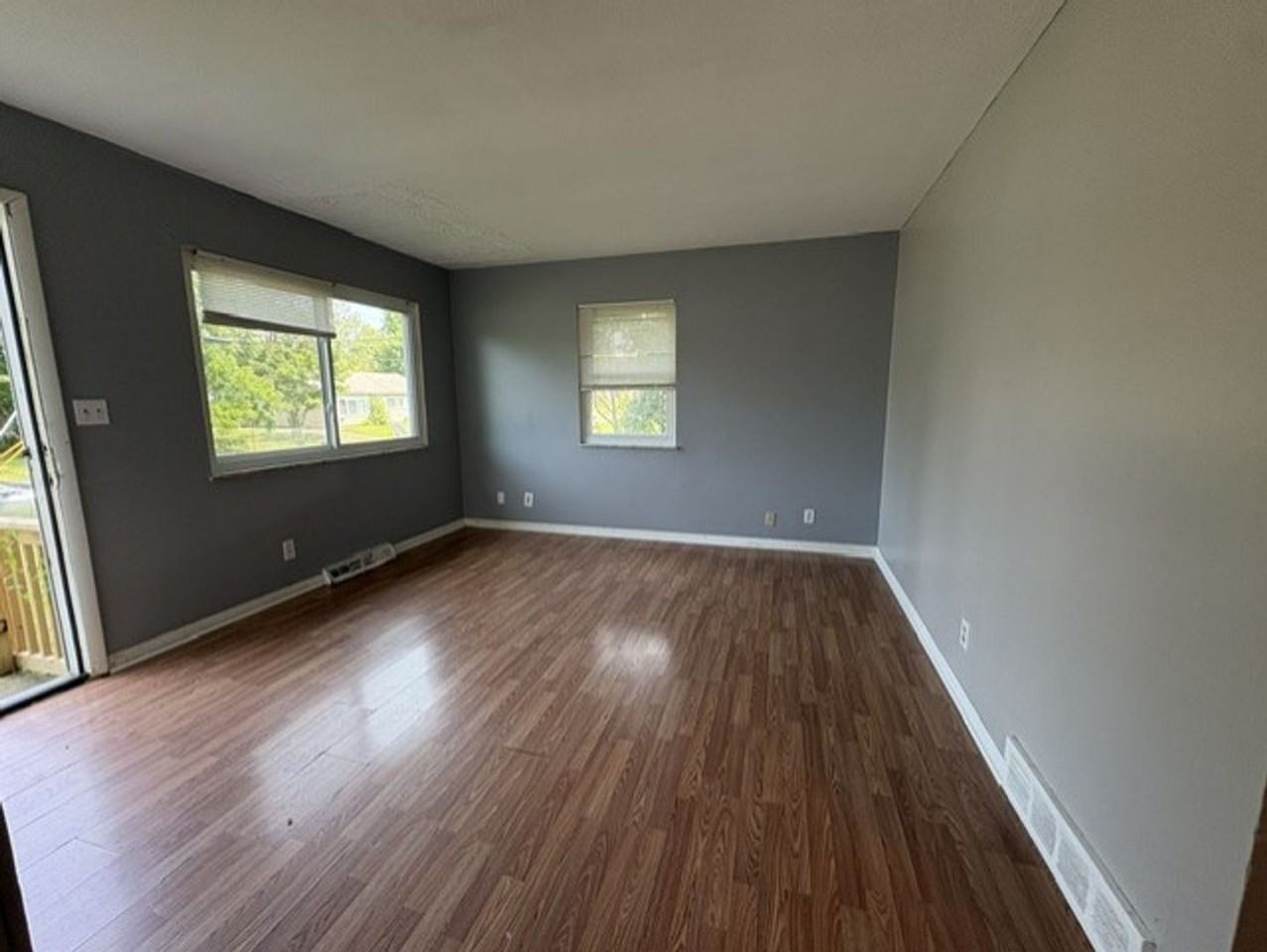 1382 Bellevue Ave - Photo 2 of 10