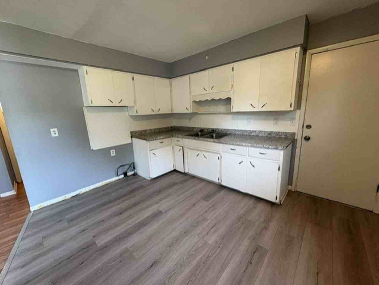 1382 Bellevue Ave - Photo 3 of 10