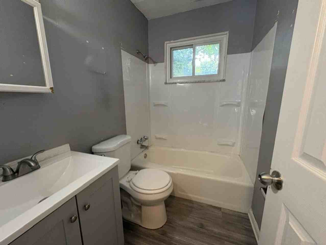 1382 Bellevue Ave - Photo 5 of 10