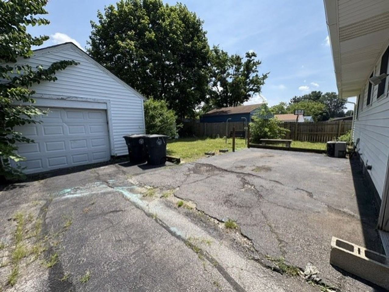 1383 Crestview Ave - Photo 2 of 15