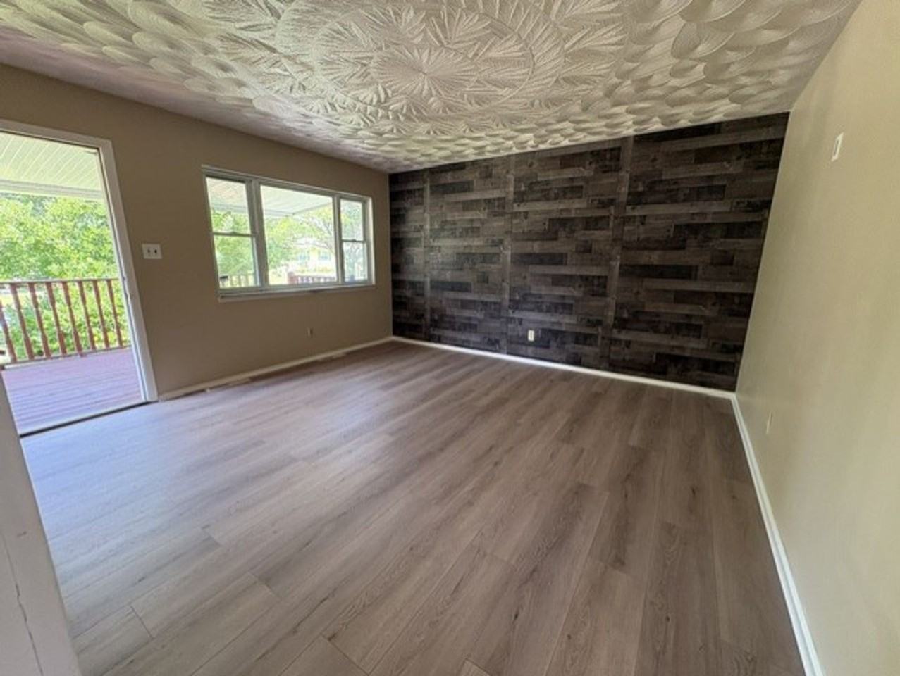 1383 Crestview Ave - Photo 3 of 15