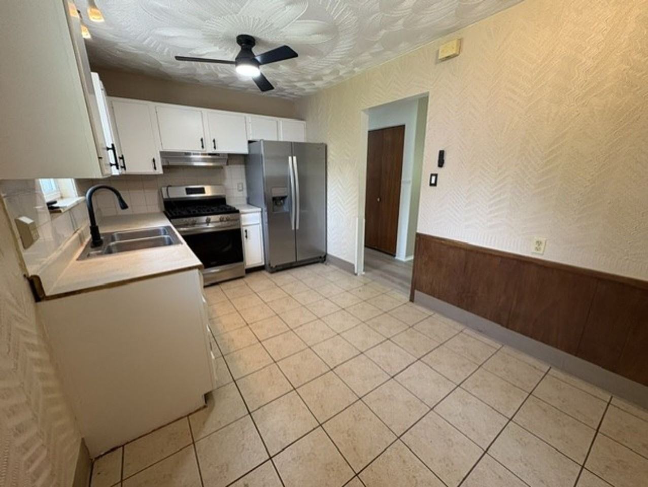 1383 Crestview Ave - Photo 4 of 15