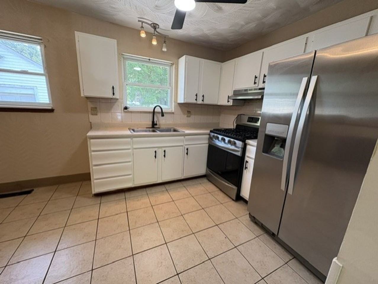 1383 Crestview Ave - Photo 5 of 15