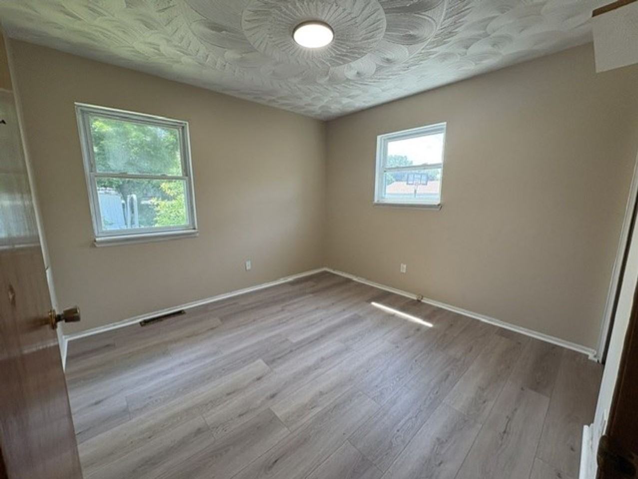 1383 Crestview Ave - Photo 7 of 15