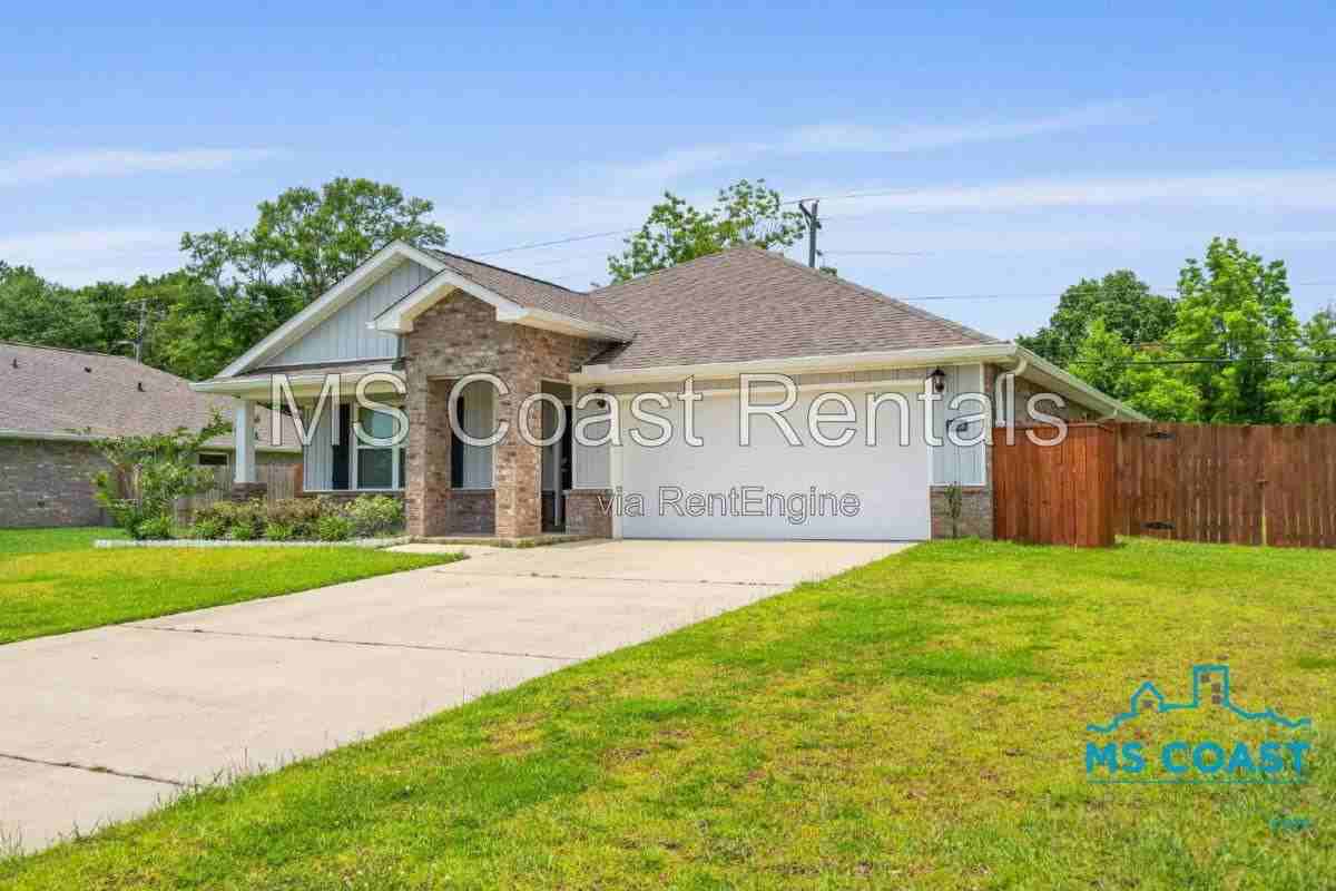 15236 Cypress Way - Photo 3 of 10