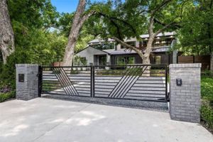 featured image of 4280 Shorecrest Dr
