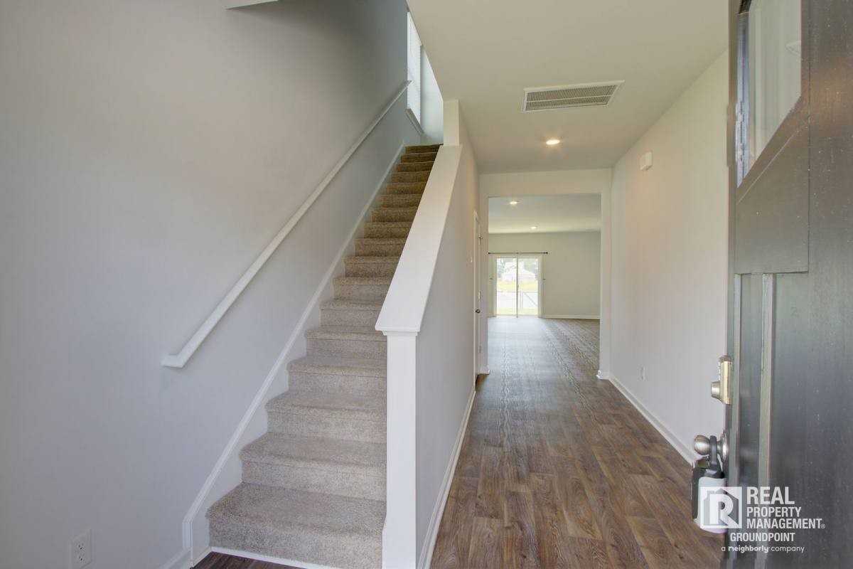113 Hillsford Ln - Photo 2 of 10