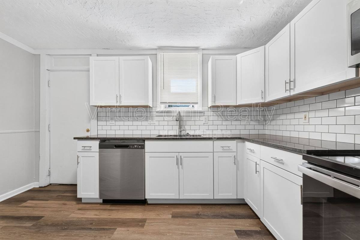 329 S Wayne Ave - Photo 2 of 10