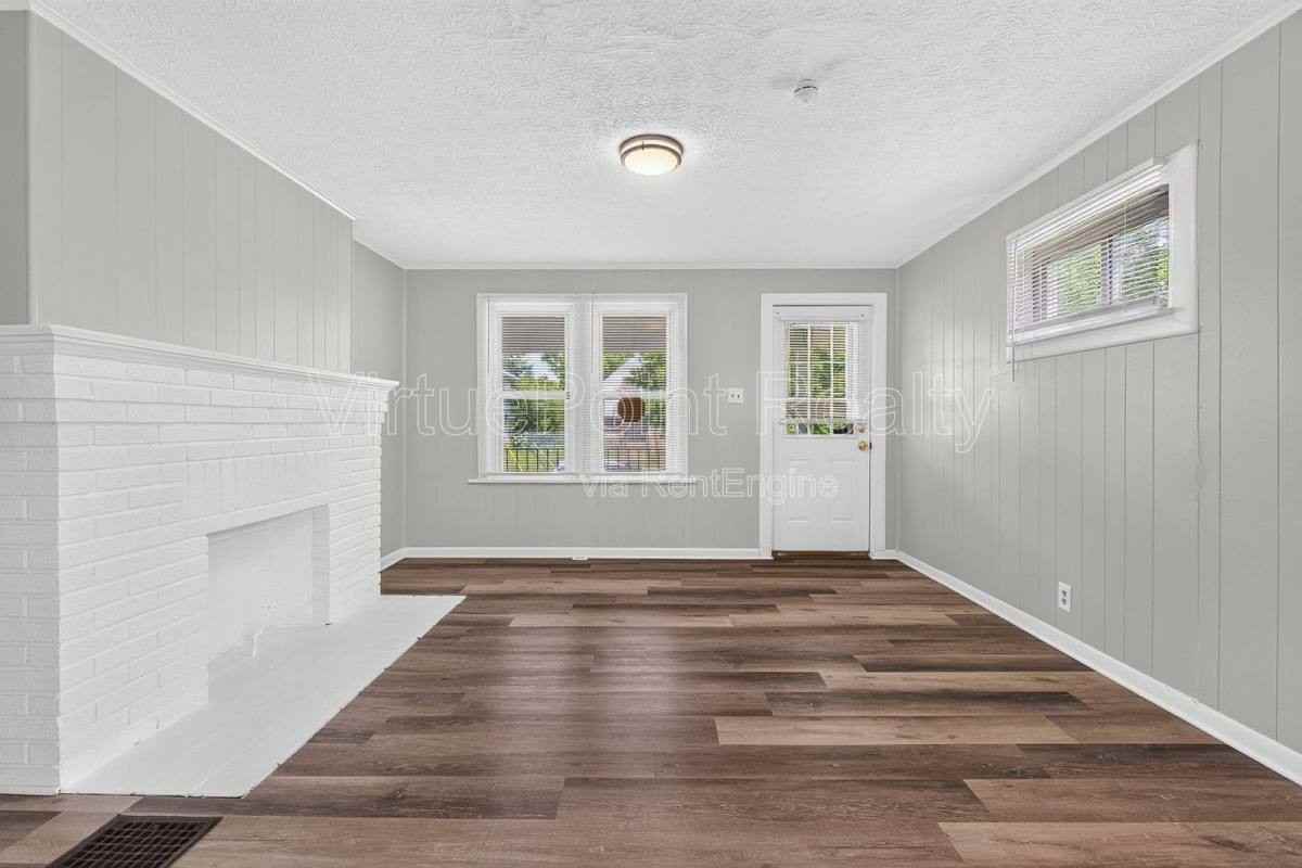 329 S Wayne Ave - Photo 3 of 10