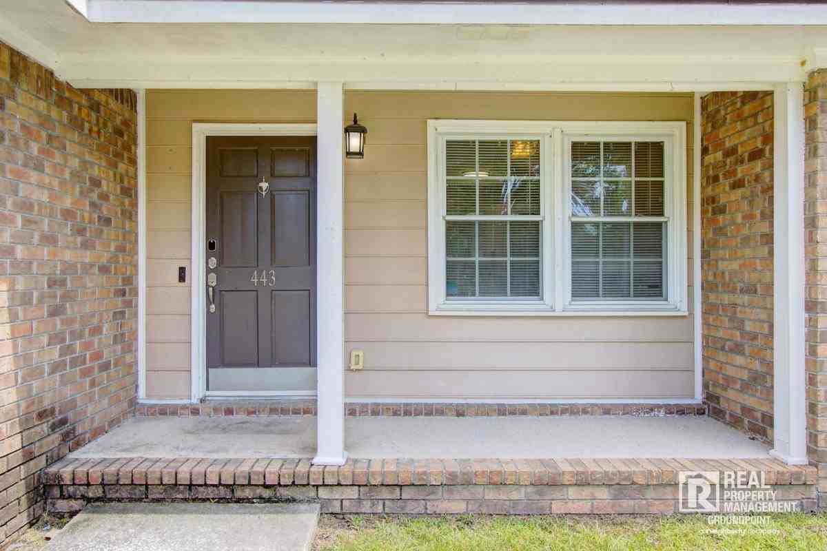 443 Robin Dr - Photo 2 of 10