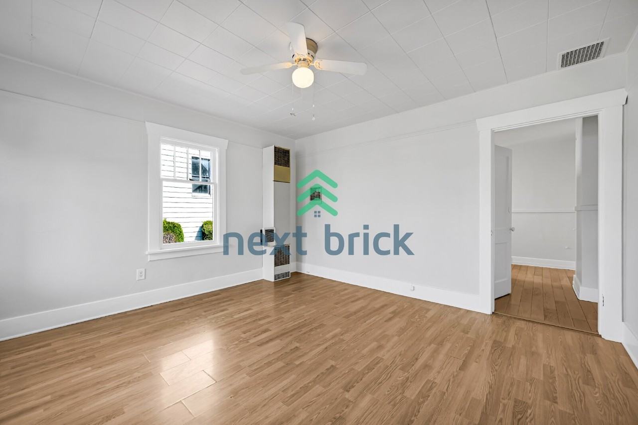 112 Wells Ave S - Photo 4 of 19