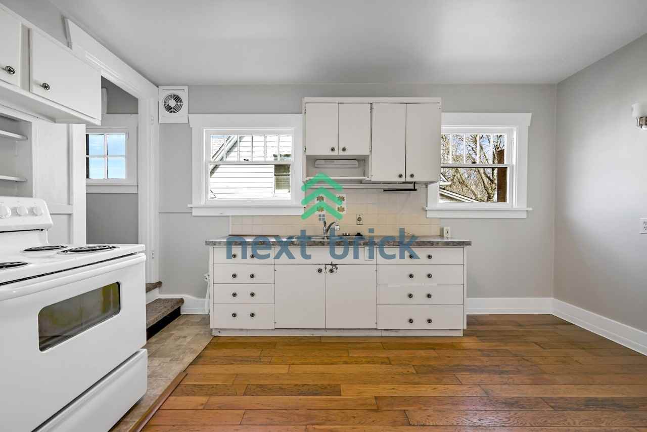 112 Wells Ave S - Photo 5 of 19