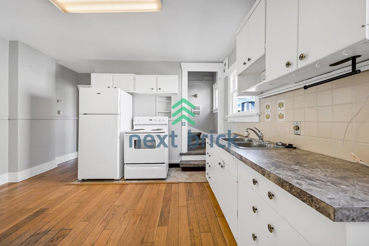 112 Wells Ave S - Photo 6 of 19