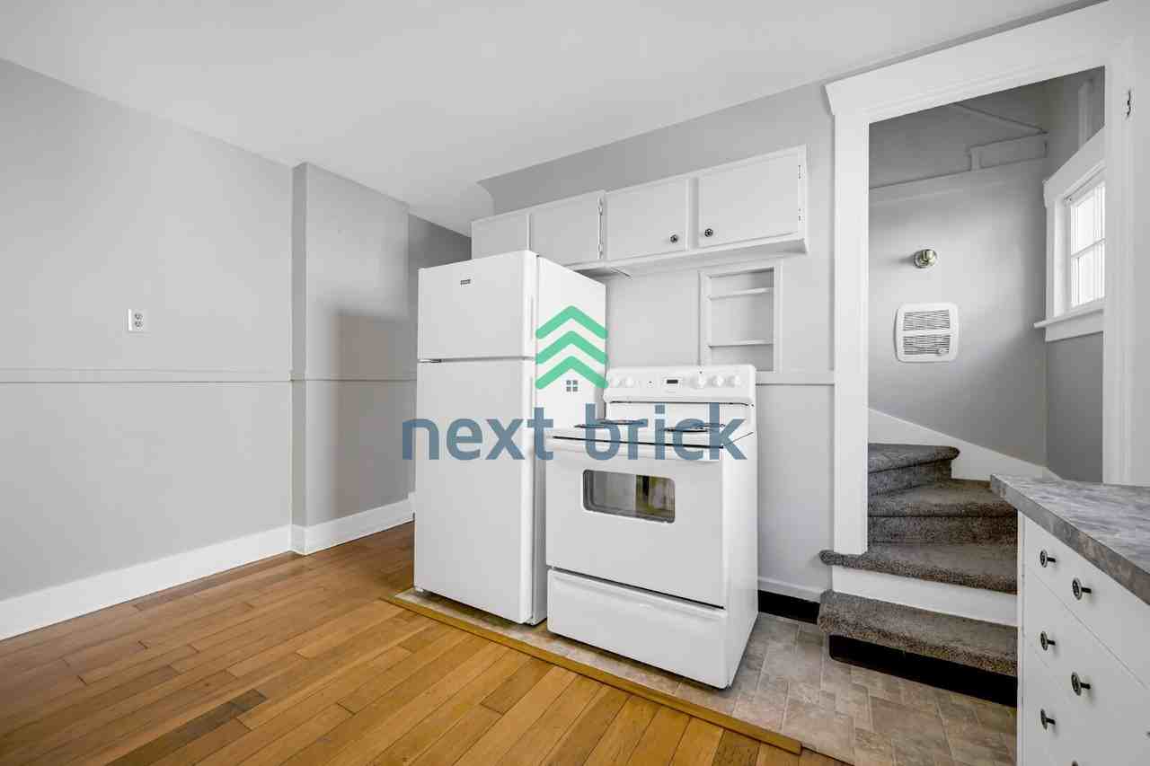 112 Wells Ave S - Photo 7 of 19