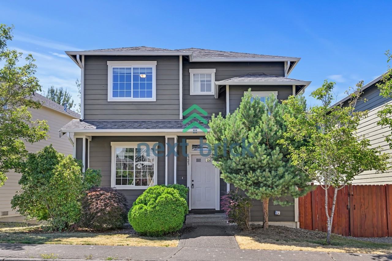 323 Graham Ave Ne - Photo 2 of 25