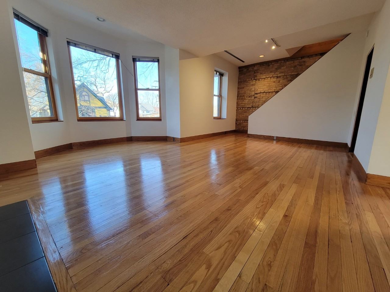 919 Pleasant St #2F - Photo 4 of 9