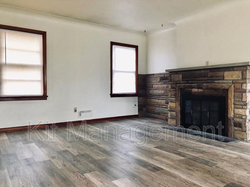 3750 Sherbrooke Rd - Photo 2 of 11