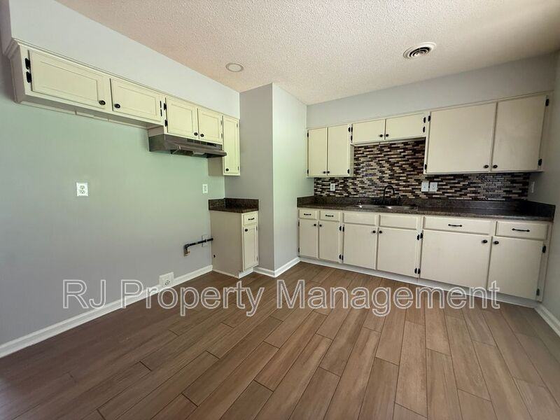4200 Clydesdale Dr - Photo 5 of 9