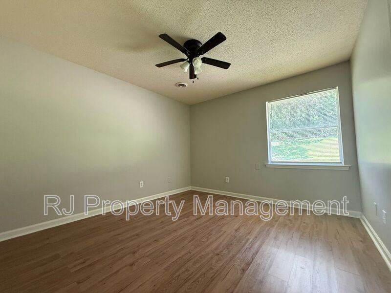 4200 Clydesdale Dr - Photo 7 of 9